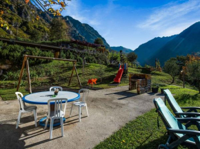  Beautiful chalet with Swimming Pool in Lombardy  Мароне